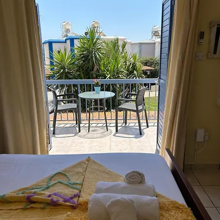 Ammos 20 Side Seaview לרנקה